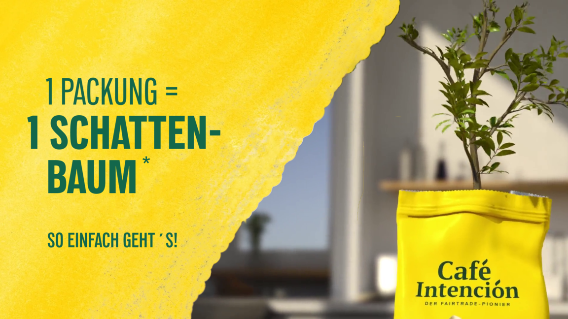 Die Verpackung von Café Intención wirbt für Nachhaltigkeit: Aus der gelben Tüte wächst eine Pflanze hervor, wodurch umweltfreundliche Initiativen hervorgehoben werden.
